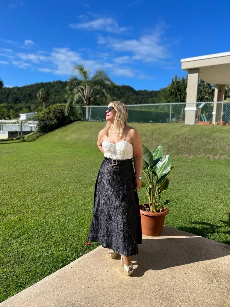 Exquisite Black Midi Skirt