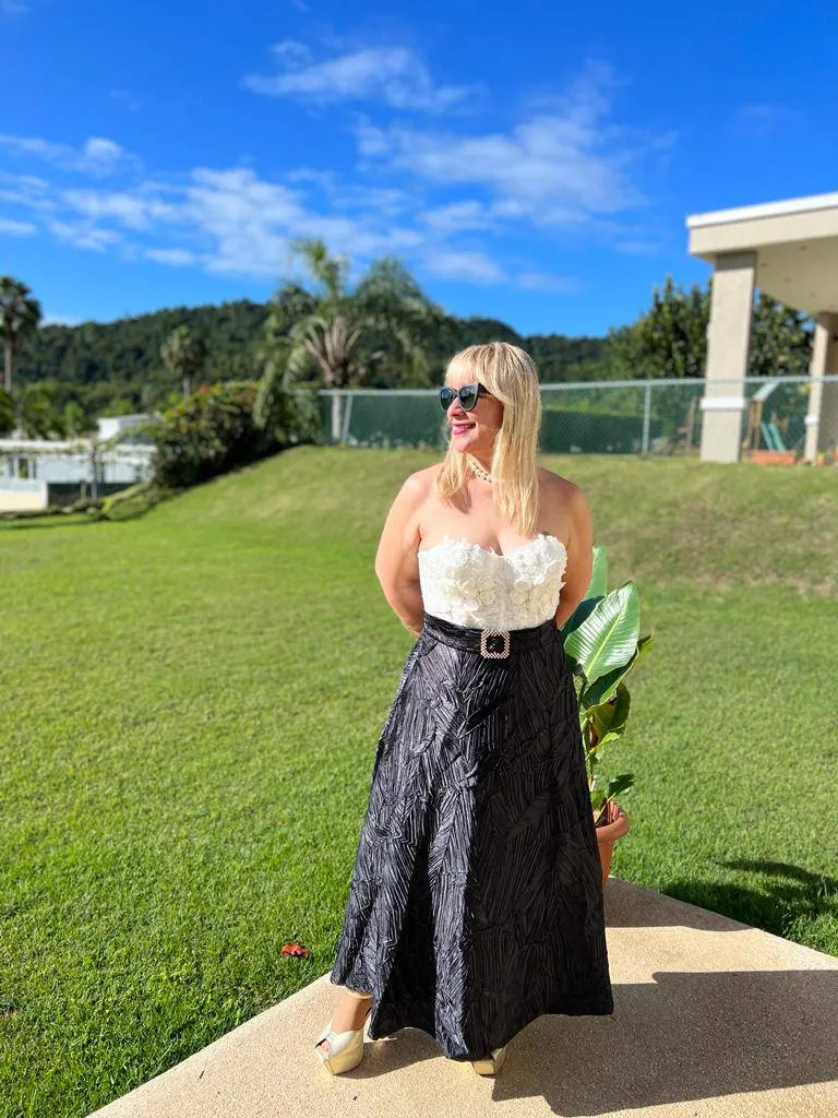 Exquisite Black Midi Skirt